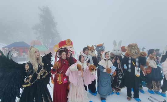 六盘水市水城区玉舍雪山滑雪场正式开板 创新玩法丰富冰雪体验_fororder_图片4