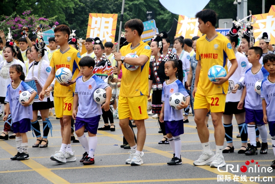 万人空巷！贵州贵阳2.3公里长街变身“民族大舞台”  巡游嗨翻天_fororder_IMG_3529.JPG