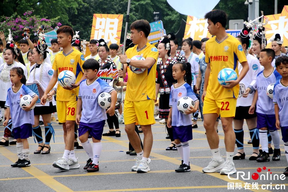 万人空巷！贵州贵阳2.3公里长街变身“民族大舞台”  巡游嗨翻天_fororder_IMG_3529.JPG