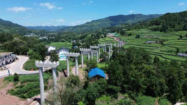 S306仁怀茅坝至龙井公路改扩建项目稳步推荐_fororder_最长桥梁下部结构完工大景.JPG