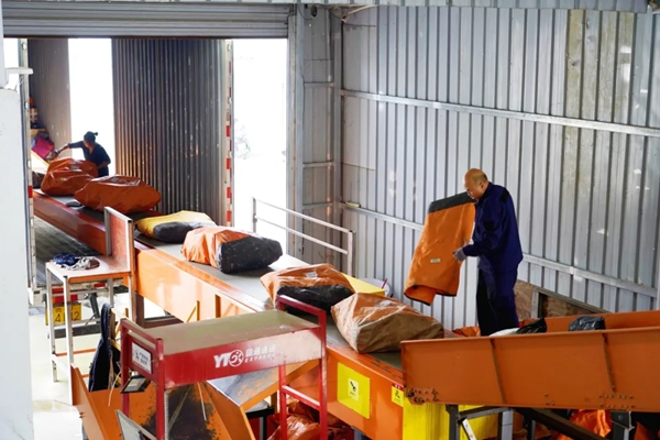 贵州都匀：物流电商积极备战“双十一”_fororder_2