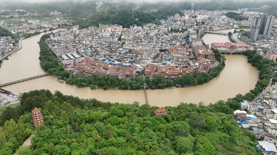贵州平塘：以民为本抓治理 城市功能提质效_fororder_暴雨后的平塘一角