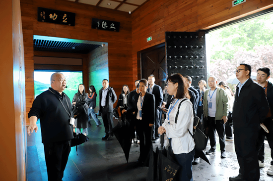 黔赣桂阳明文化转化运用暨文旅体融合发展座谈会在修文县举行_fororder_bb49177f96384ba0abe9acf79de57fb4_s