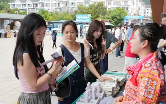 六盘水市六枝特区到黄果树景区开展文旅宣传活动_fororder_640