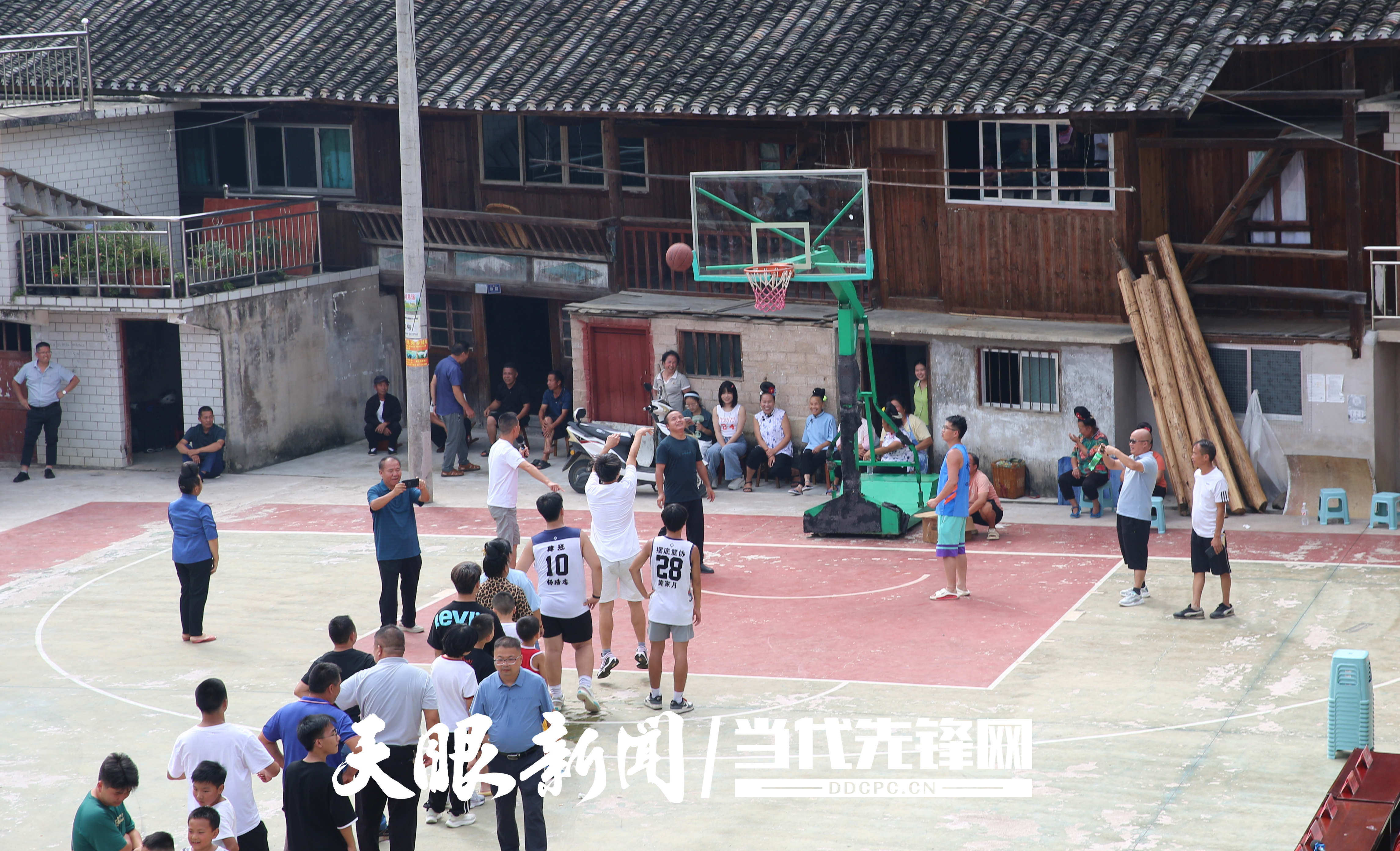 凯里市摆底苗寨13年坚持颁发奖学金 激励学子逐梦前行