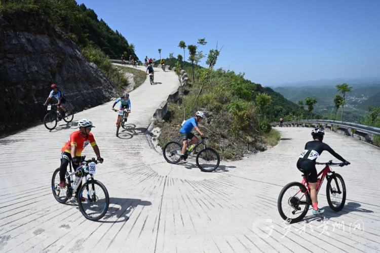 第五届贵州·麻江苗岭36道拐KOM爬坡王挑战赛开赛
