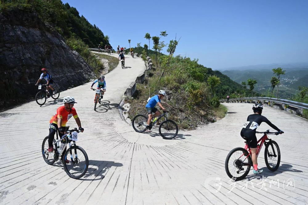 第五届贵州·麻江苗岭36道拐KOM爬坡王挑战赛开赛