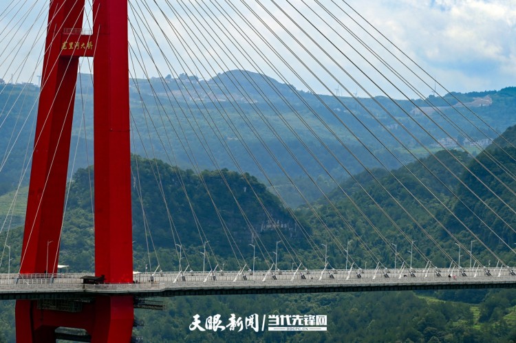 龙里河大桥——世界首座高山峡谷景观桥