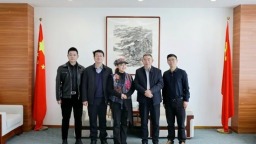 苗族歌唱家、演员阿幼朵回访母校座谈交流