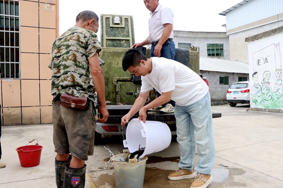 贵州独山：免费鱼苗进村庄 “稻鱼共生”开启增收新赛道_fororder_20250620093759-fqdeWY-