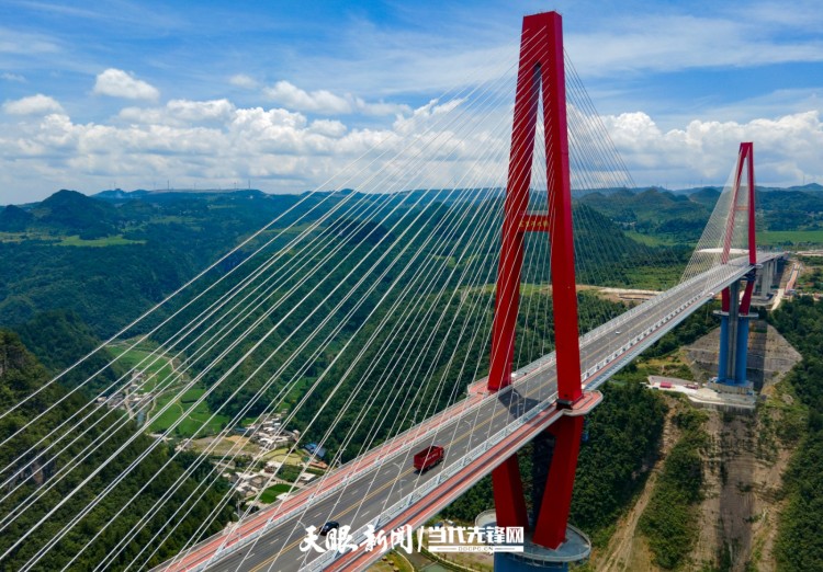 龙里河大桥——世界首座高山峡谷景观桥