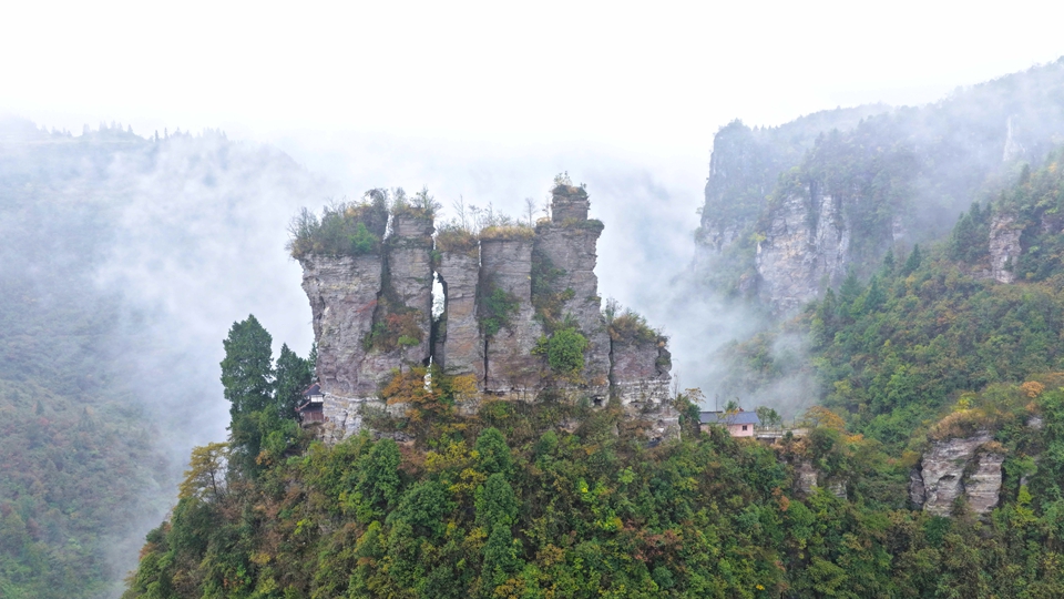 贵州务川:雾锁山川“七柱擎天”_fororder_图为 务川七柱山 蹇诗奇 摄.JPG