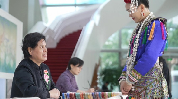 贵州侗族大歌登上全球妇女峰会_fororder_dD0xNzYxMzcyMzY0X3I9YWJkYTZmM2Rfdz0xMDgwX3E9MTAwX2U9anBn