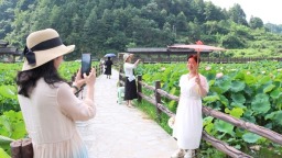 贵州独山：夏日繁花引客来 乡村旅游添新彩