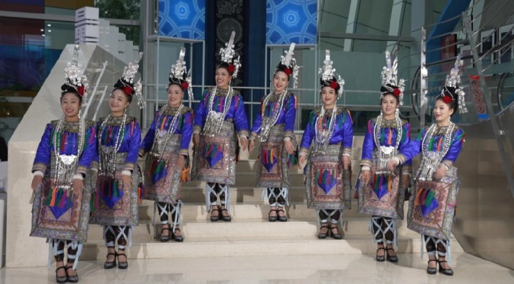 贵州侗族大歌登上全球妇女峰会_fororder_dD0xNzYxMzcyMzU5X3I9YWFkNzZjNDlfdz0xMDgwX3E9MTAwX2U9anBn