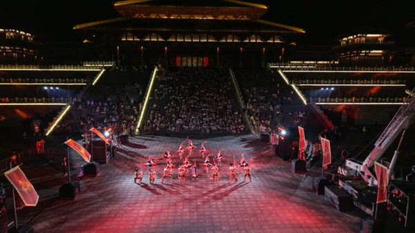 贵州都匀秦汉影视城：夜场演艺与科技光影共筑梦幻盛宴​_fororder_640 (1)