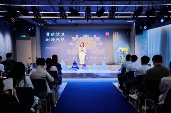 贵阳礼物实力“破圈” 非遗凤冠文创惊艳登场 重塑文旅IP_fororder_7A2A5085-opq3754971863