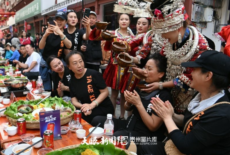惊艳！贵州民俗文化火爆出圈，非遗瑰宝化身流量密码