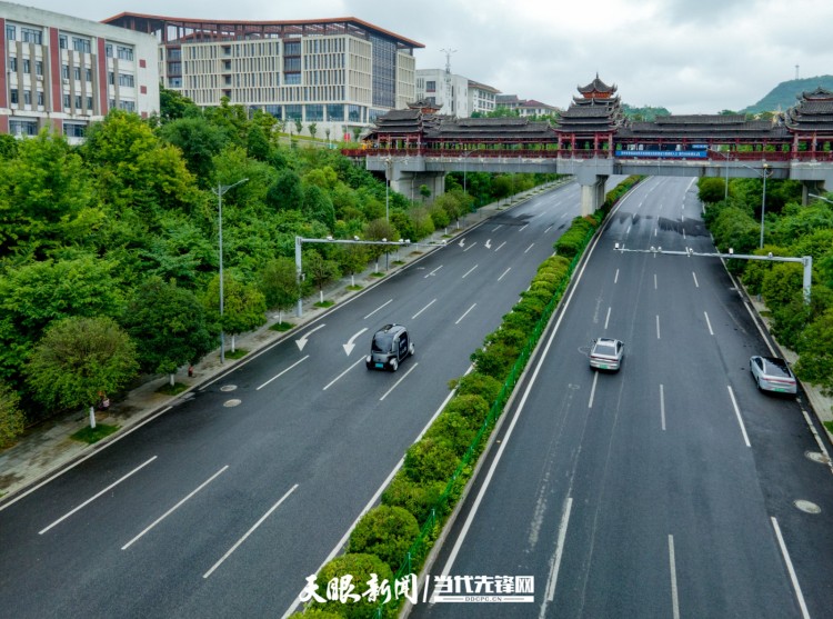贵安新区：无人驾驶公交车 开启出行新方式