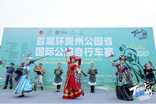 环贵州S3赛段（都匀绿博园-雷山西江苗寨）开赛：穿越苗岭画廊 叩响千户苗寨_fororder_640 (3)