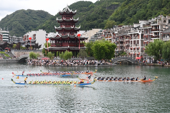 逐浪㵲阳河 2025年民体杯全国龙舟、独竹漂比赛在贵州镇远举行_fororder_江春健2