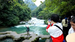 粤贵花开在黔南 | 2025年“粤港澳大湾区媒体黔南行”主题采访活动圆满落幕