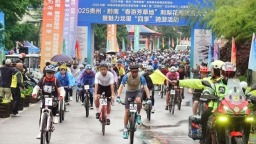 贵州龙里：600多名骑手穿行山水间 感受生态之美