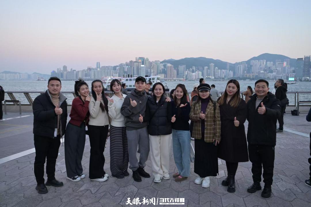 贵州参展团启程赴香港参加第二届“艺文香港”国际艺文博览会