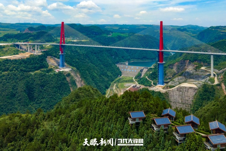 龙里河大桥——世界首座高山峡谷景观桥