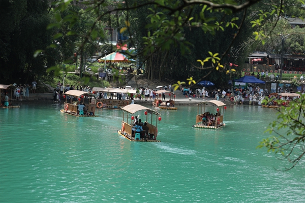 暑期消费火热 “玩水”成贵州罗甸夏日经济“热引擎”_fororder_大小井省级风景名胜区.JPG