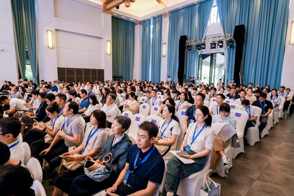 第三届中国非物质文化遗产保护年会暨第四届丹寨非遗周主旨演讲在丹寨举行_fororder_3