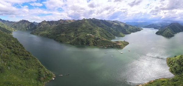 贵州罗甸凤亭乡：生态渔业铺就富民振兴路_fororder_凤亭库湾全景
