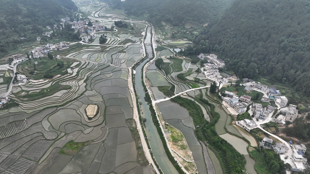 贵州龙里：余下鱼鳞坝成欢乐海洋_fororder_航拍桃花山鱼鳞坝1.JPG