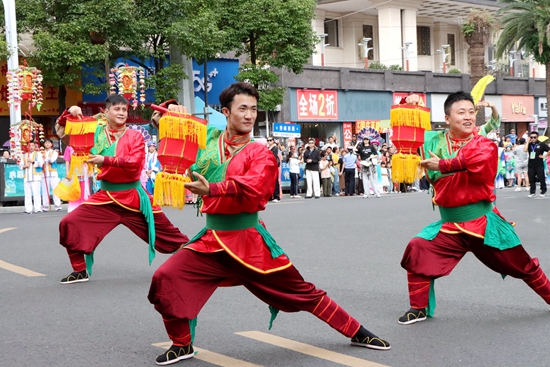 2025年贵州黔南“秋饮穿越酒”独山花灯暨“村戏”展演活动在独山县举行_fororder_20251004191146-b389Vs-
