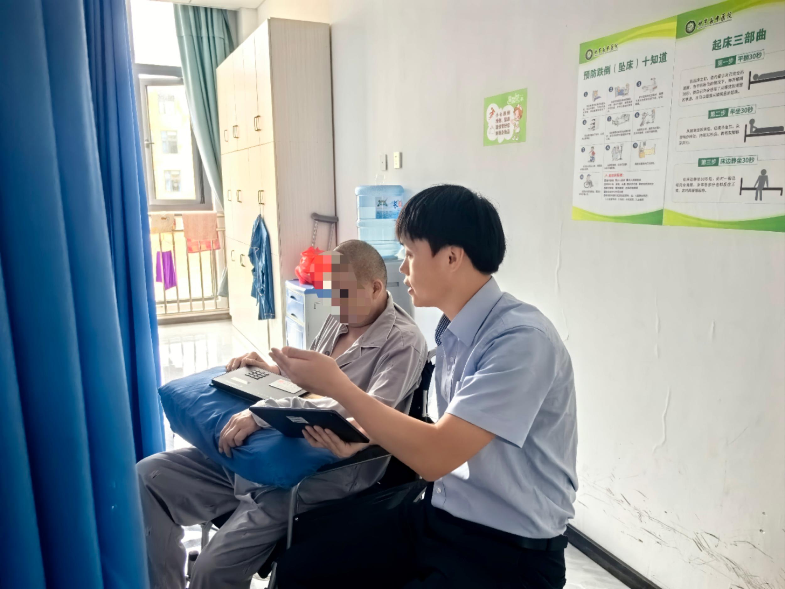 他们带着爱心和移动设备来了！贵州邮储温情服务特殊群体_fororder_4