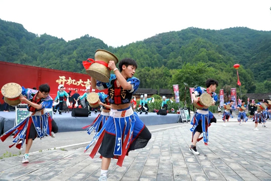 微短剧《追风奇旅》开机仪在贵州省黔南州三都县举行_fororder_图片2