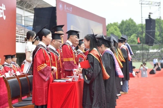贵州大学举行2025届毕业典礼暨学位授予仪式_fororder_微信图片_20250630120016