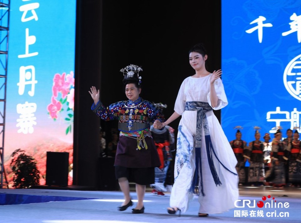 传统技艺对话现代设计 在贵州丹寨解锁非遗时尚新玩法_fororder_微信图片_20250919140212_121_712