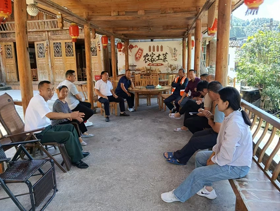 贵州施秉：&ldquo;院坝 入户&rdquo;共绘生态护鸟&ldquo;新图景&rdquo;_fororder_城关镇利用鸟类保护院坝会宣传保护鸟类法律常识