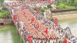 贵州：划龙舟 品美味 体验民族风情！端午假期，文旅体越融越出彩