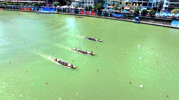 水龙狂欢月 贵州平塘以水为墨 绘就文旅融合新画卷_fororder_龙舟赛现场