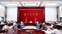 李炳军主持召开会议调度黔东南州和黔南州等地汛情灾情，安排部署全省防汛减灾工作