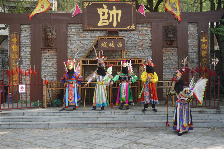 当海峡两岸暨港澳地区艺术论坛邂逅多彩贵州：一场穿越时空的文化对话
