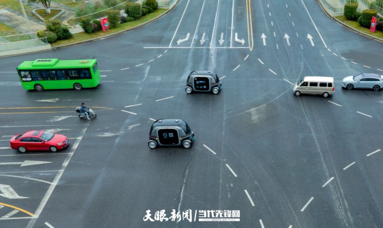 贵安新区：无人驾驶公交车 开启出行新方式