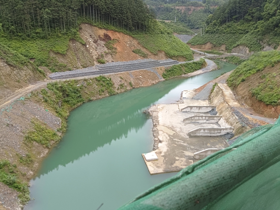 贵州省三穗县岩坳水库成功下闸蓄水_fororder_三穗县岩坳水库成功下闸蓄水.JPG