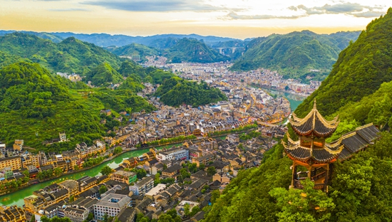 贵州镇远：创建全国文明城市 绽放古城崭新风采_fororder_镇远古城大景2