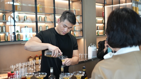 四大“新”意涌动赤水河 遵义酱酒节酿造美好生活 四大“新”意涌动赤水河 遵义酱酒节酿造美好生活_fororder_新业态展示1.JPG