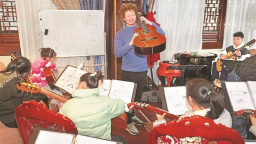 正安有个吉他外教 与“中国吉他制造之乡”结缘，他说这是美妙的文化交融