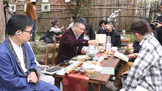 贵州独山县开展“影山文脉·凉亭飞花”读书日文化交流活动_fororder_20250423174052-qqoRsz-