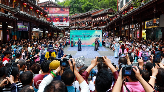 贵州都匀：石板古街飘粽香端午活动精彩纷呈_fororder_微信图片_20250531171727